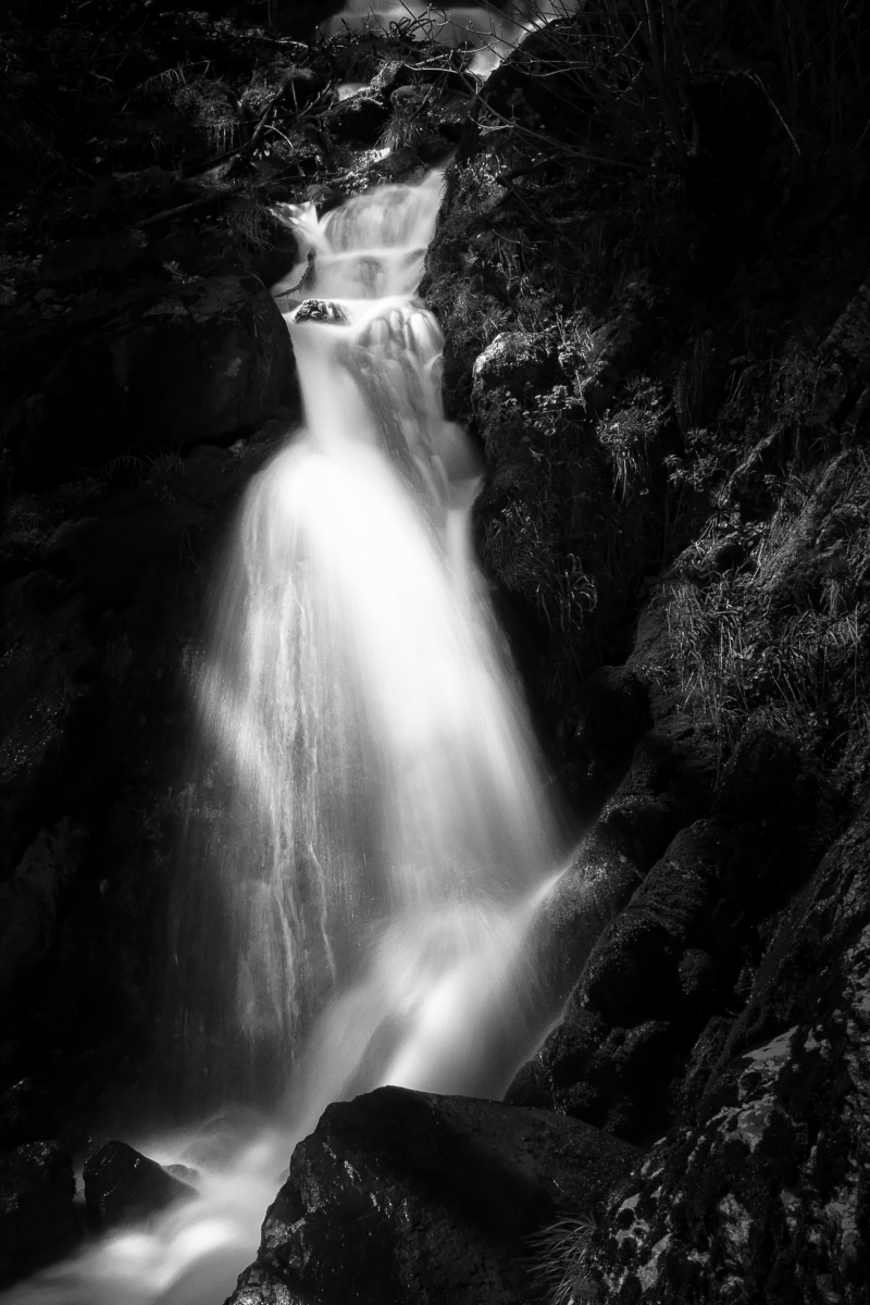 Guenièvre. Photographie d'une cascade